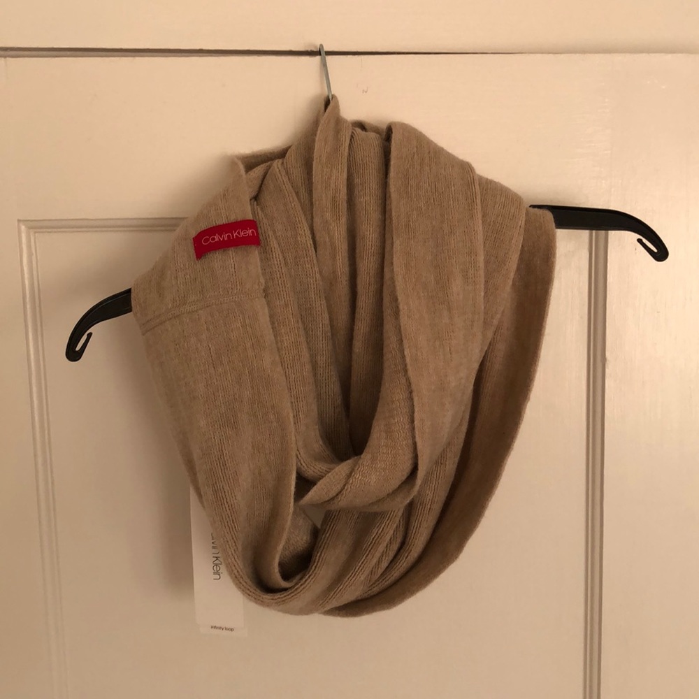 Calvin Klein circle scarf